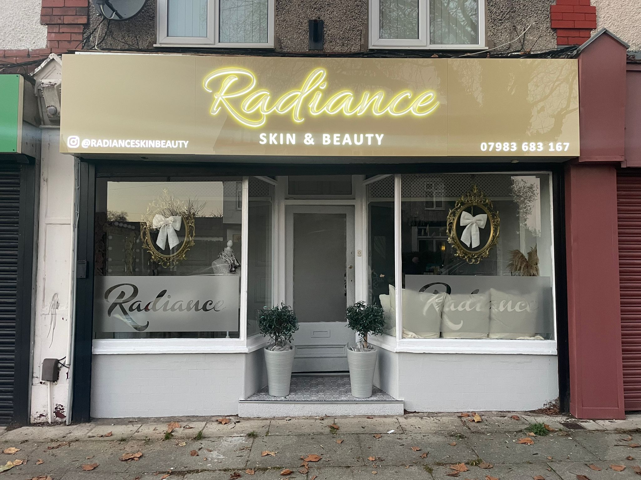 Illuminated beauty salon sign by Total Sign Solutions