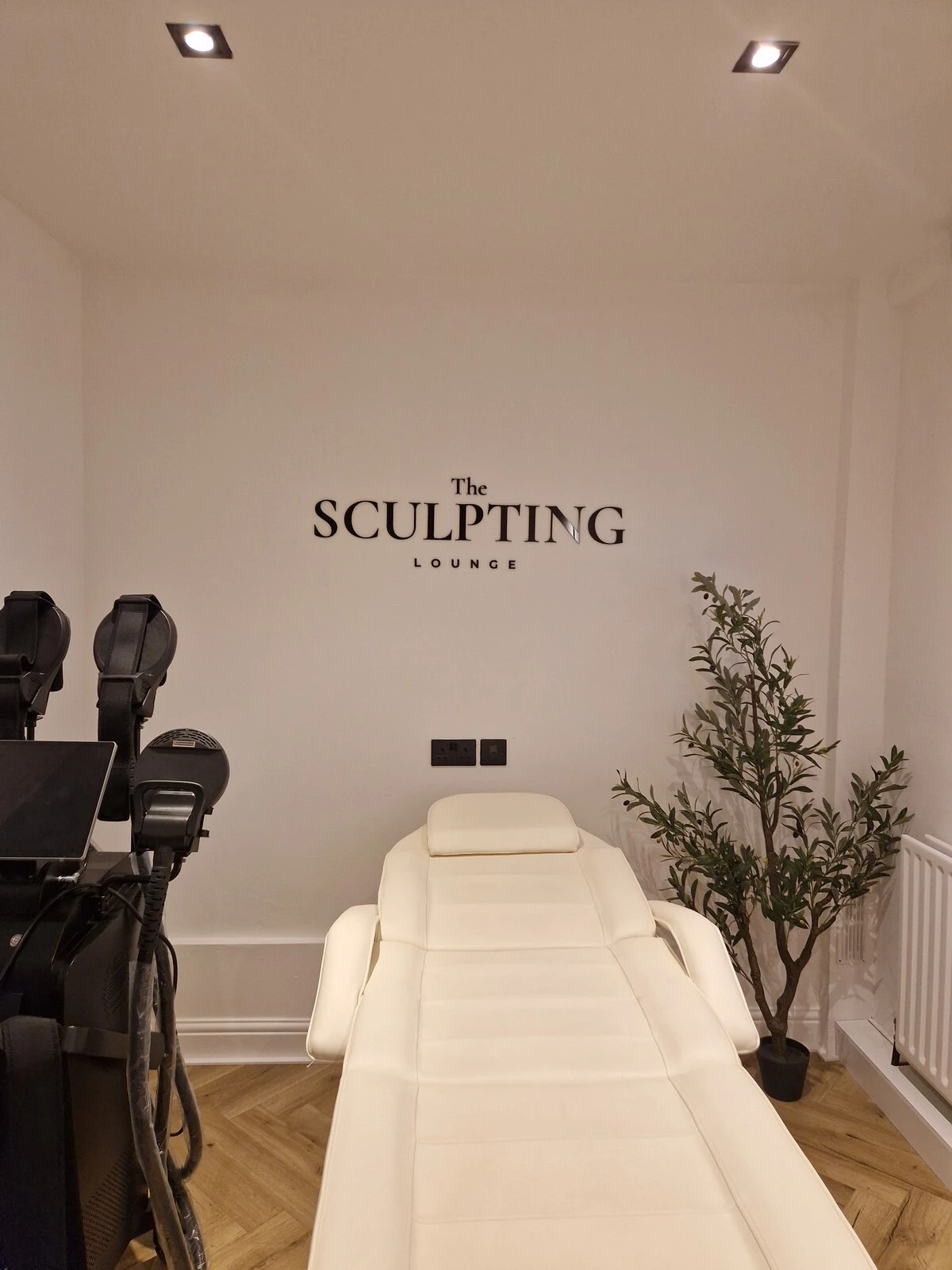 Gloss black wall logo for The Sculpting Lounge in Birkenhead, Wirral